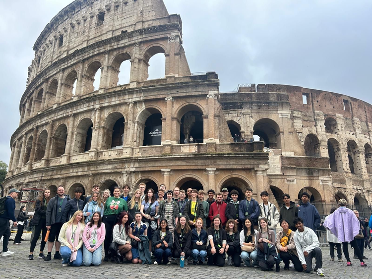 picture of students on the Europe History Tour